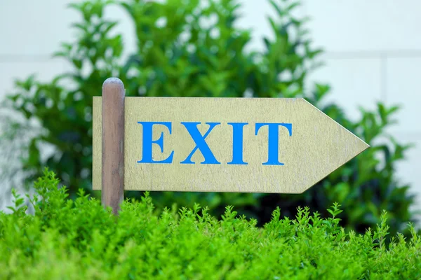 Exit tecken på park — Stockfoto