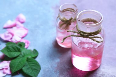 Gül yağı, şişeli