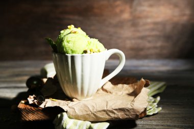 Fincan lezzetli fıstıklı dondurma