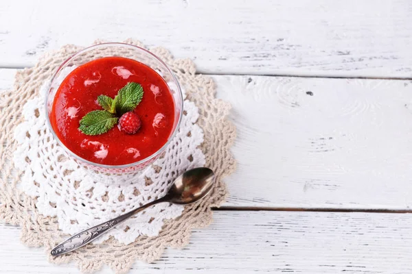 Strawberry, kiwi fruit and raspberry smoothies — Stock Photo, Image