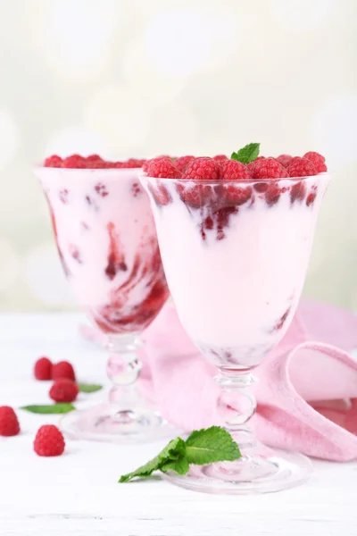 Makanan penutup raspberry lezat — Stok Foto