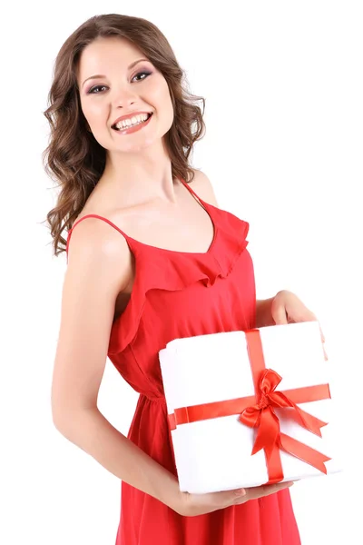Szép fiatal lány piros ruhában ajándék elszigetelt fehér — Stock Fotó