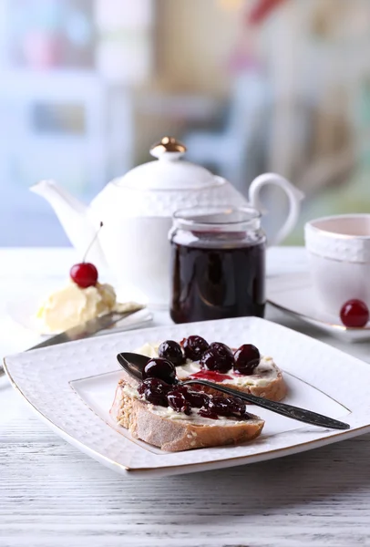 Fresh bread with cherry jam — Stock Photo, Image