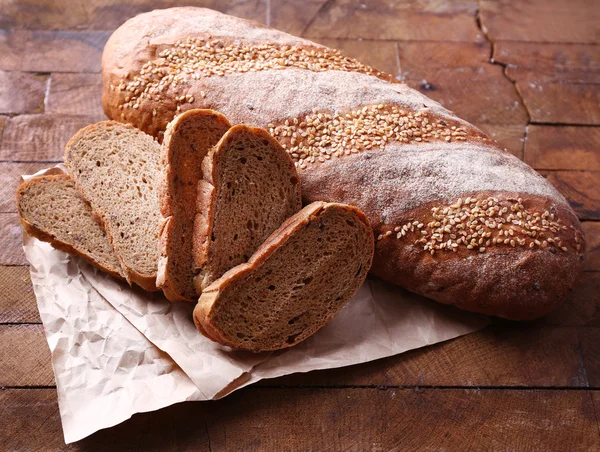 Ferskt brød og hjemmelaget smør – stockfoto