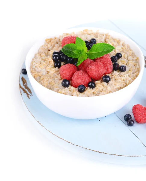 Tasty oatmeal with berries — Stock Photo, Image