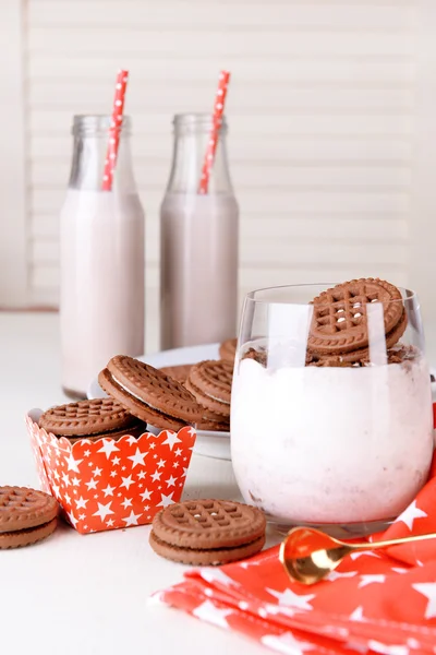 Milk cocktails in glasses — Stock Photo, Image