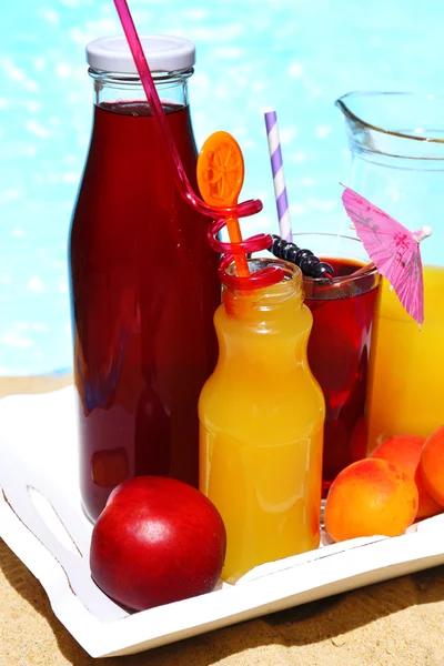 Delicious cocktails on beach — Stock Photo, Image