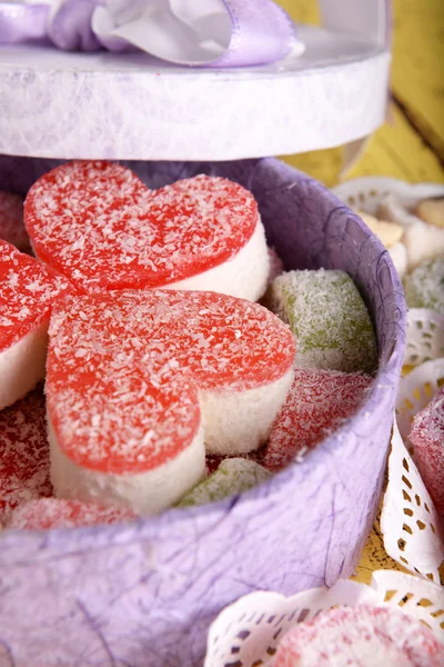 Caja de regalo con dulces — Foto de Stock