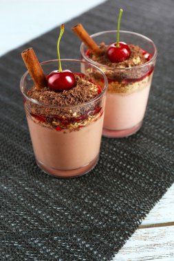 lezzetli vişneli tatlı