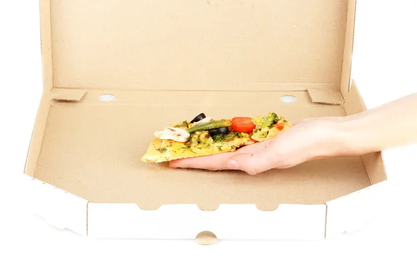 Laatste segment van smakelijke vegetarische pizza in vak geïsoleerd op wit — Stockfoto