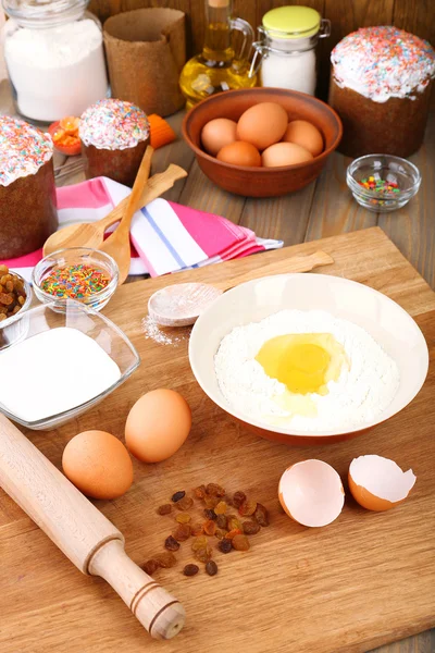 Easter cake preparing in kitchen — Stock Photo, Image