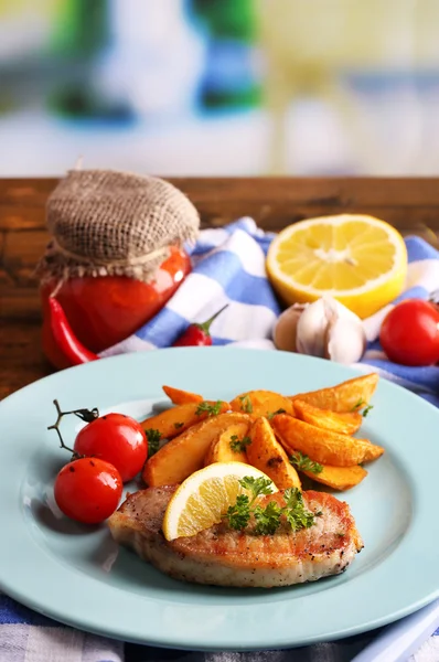 Grilled steak and grilled vegetables — Stock Photo, Image