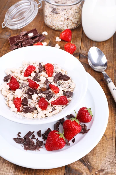 Healthy cereal in bowl with strawberries — Stock Photo, Image