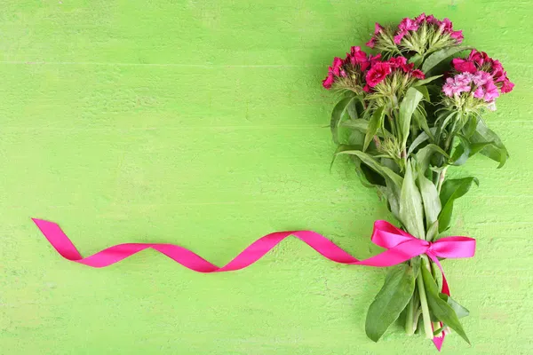 Bellissimo bouquet con nastro — Foto Stock