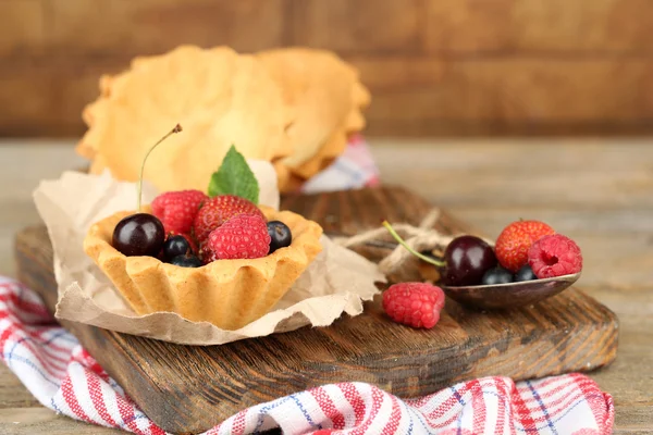 Smakelijke cupcakes op tafel — Stockfoto