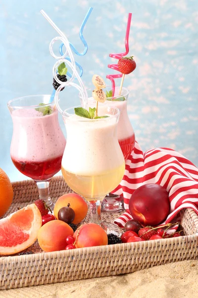 Leckere Milchshakes im Glas — Stockfoto