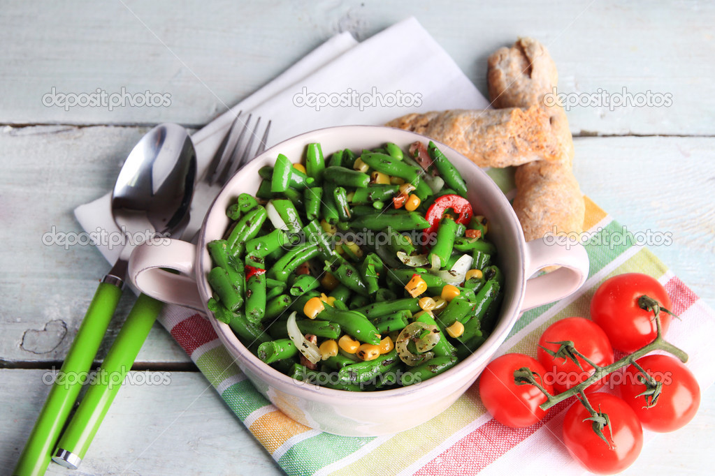 Salad with green beans, ham and corn in bowд