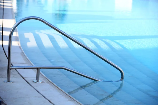 Hotel swimming pool — Stock Photo, Image