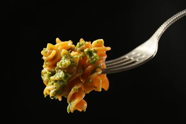 Espaguetis de pasta italiana en tenedor — Foto de Stock