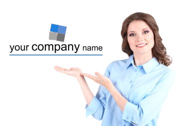 Beyaz tenli genç bir iş kadını.