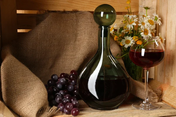 Прекрасне натюрморт з пляшками вина — стокове фото
