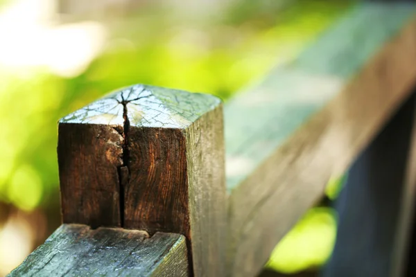 Recinzione in legno nel parco — Foto Stock