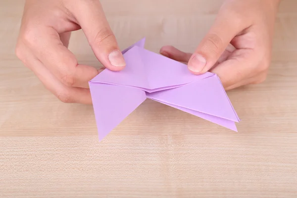 Origami şekil, yapım el yakın çekim — Stok fotoğraf