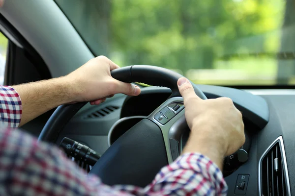 Hombre coche de conducción — Foto de Stock