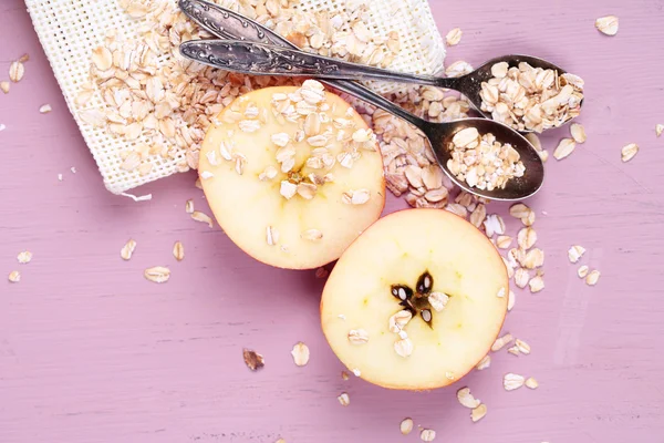 Manzana con avena —  Fotos de Stock