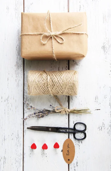 Naturlig stil handgjorda presentförpackning — Stockfoto
