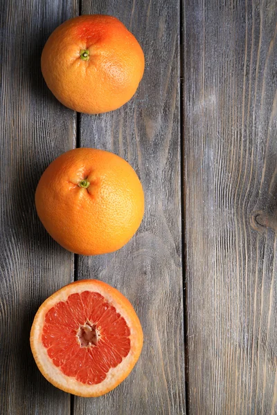 Ripe grapefruits on wooden background — Stock Photo, Image