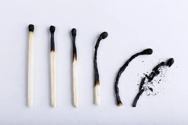 Matches in different stages of burning, on color background — Stock Photo, Image