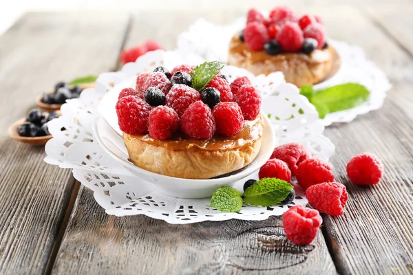 Süße Kuchen mit Beeren — Stockfoto