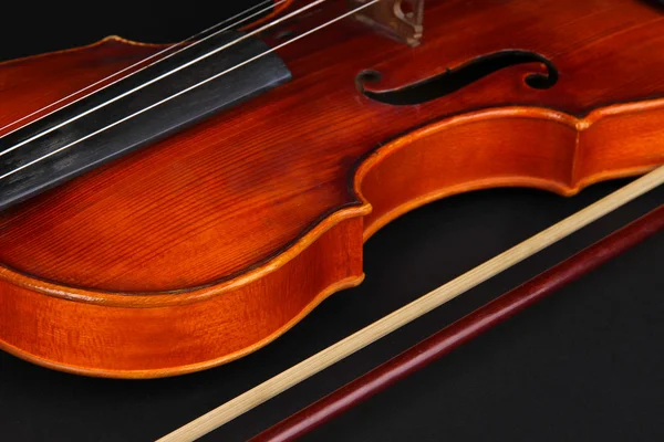 Violino classico su sfondo nero — Foto Stock