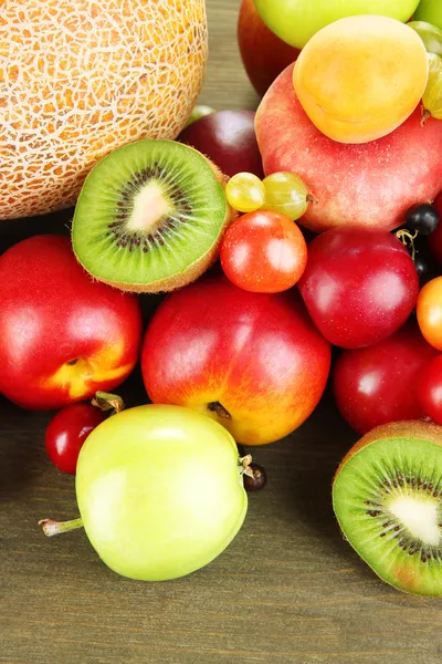 Assortiment van sappige vruchten — Stockfoto