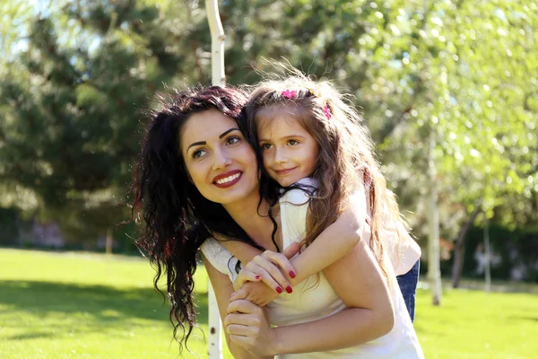 Happy mom and daughter. — Stock Photo, Image