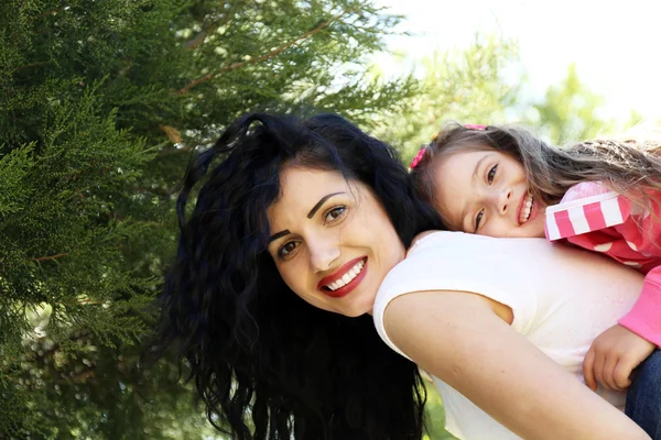 Happy mom and daughter. — Stock Photo, Image