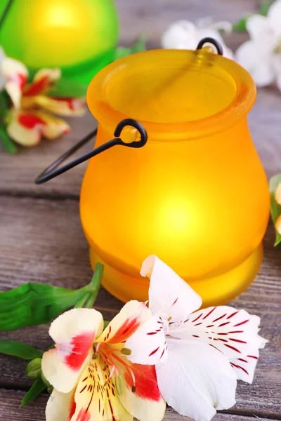 Bright icon-lamps with flowers on wooden background — Stock Photo, Image