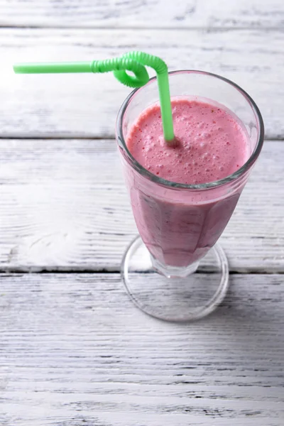 Glass of raspberry smoothie drink on wooden background — Stock Photo, Image