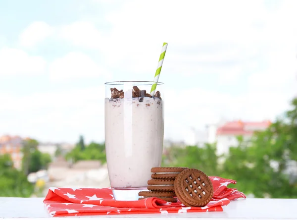 牛奶鸡尾酒和巧克力饼干 — 图库照片