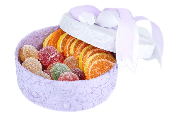 Podrážděný želé bonbony v krabičce izolovaných na bílém — Stock fotografie