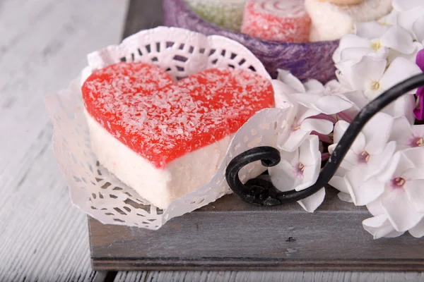 Cake heart and flowers — Stock Photo, Image