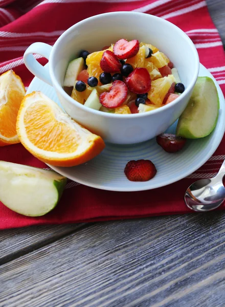 Salada de frutas caseira útil, close-up — Fotografia de Stock