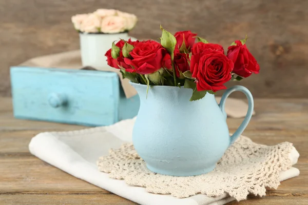 Red roses in vase — Stock Photo, Image