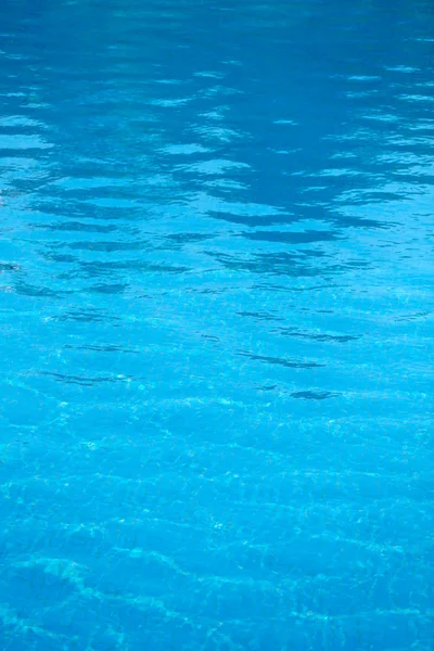 Agua azul en la piscina —  Fotos de Stock