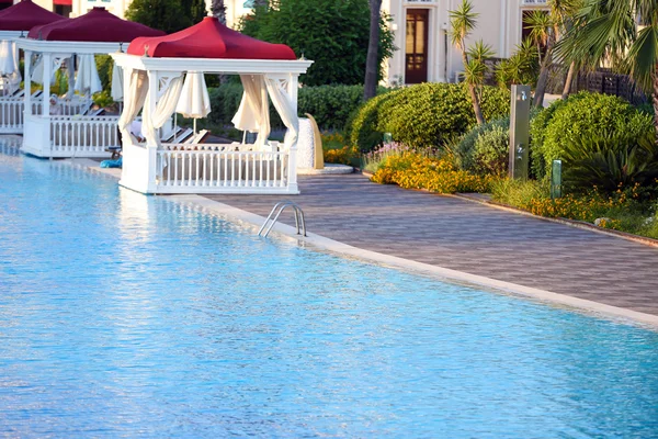 Hotel swimming pool — Stock Photo, Image