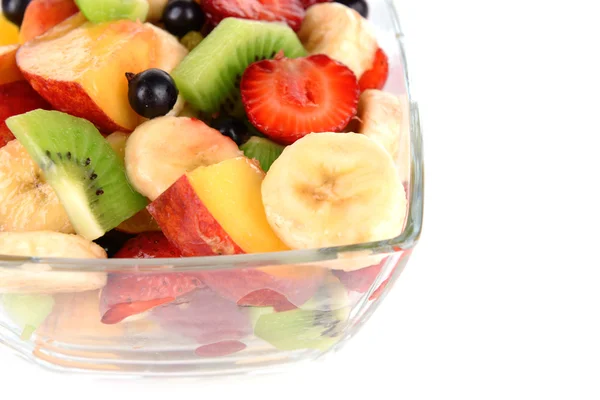 Ensalada de frutas frescas en tazón aislado en blanco —  Fotos de Stock