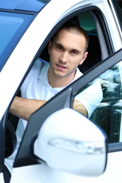 Homem carro de condução — Fotografia de Stock