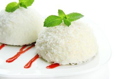 beyaz izole lezzetli Hindistan cevizi kek