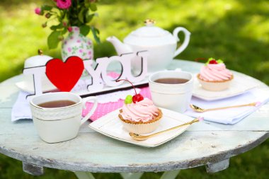 Lezzetli pasta ve çay Kupası